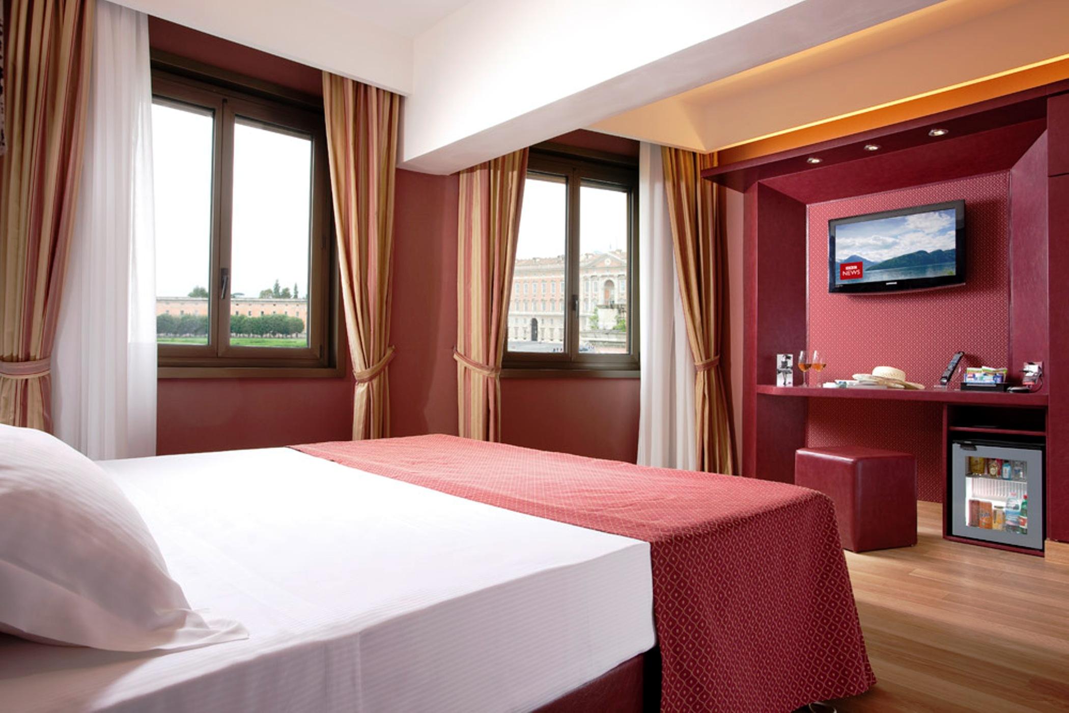 Hotel Royal Caserta Exteriör bild